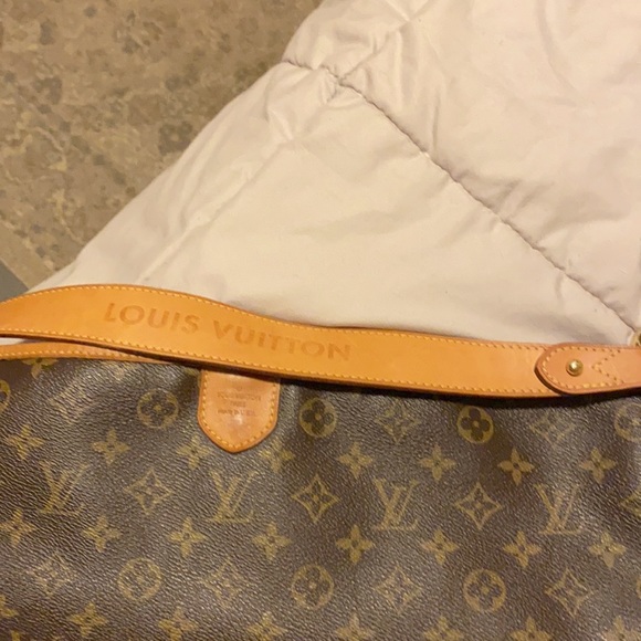 Authentic Louis Vuitton - Picture 7 of 8